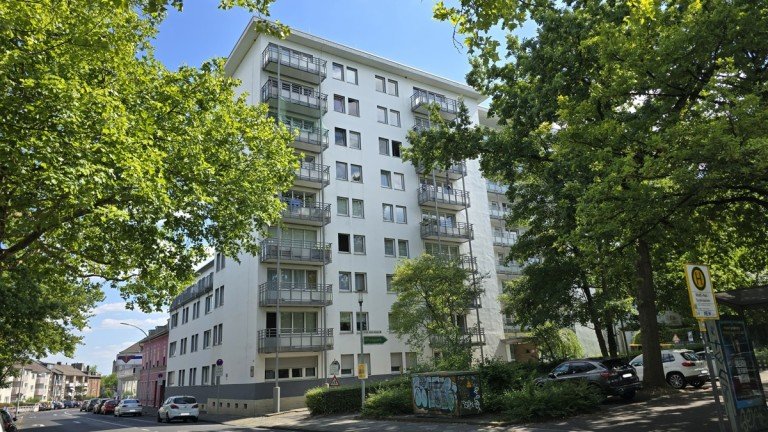 Frontansicht Haus M�nchengladbach Etagenwohnung VERKAUFT! - 3-Zimmer-Wohnung mit Balkon & Aufzug in MG (N�he Hochschule) - Aktuell als WG vermietet