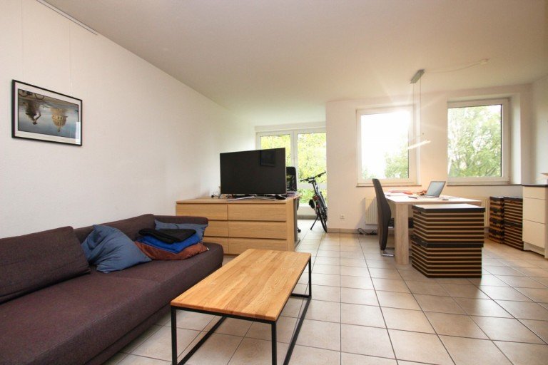 Wohnzimmer (Foto 1) M�nchengladbach / Rheydt Etagenwohnung Gepflegte 2-Zimmer-Wohnung mit Aufzug und Teilm�blierung - ideal f�r Singles