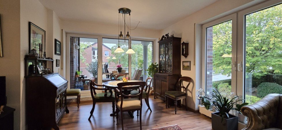 Wohnzimmer 2.OG links (Foto2) Mehrfamilienhaus M�nchengladbach / Eicken