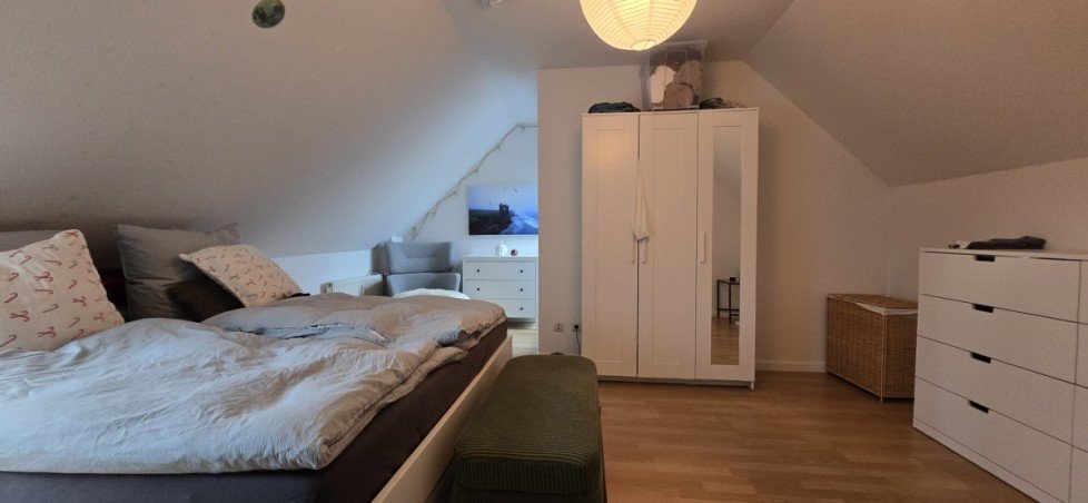 Schlafzimmer DG links Mehrfamilienhaus M�nchengladbach / Eicken