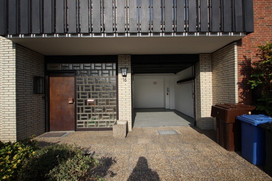 Eingang und Garage Reihenmittelhaus M�nchengladbach / Pongs