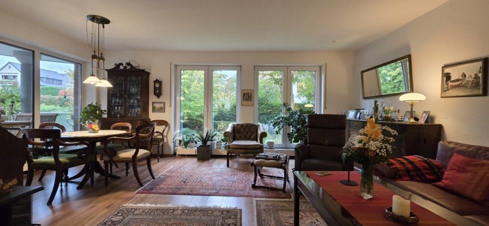 Wohnzimmer 2.OG links (Foto1) Mehrfamilienhaus M�nchengladbach / Eicken