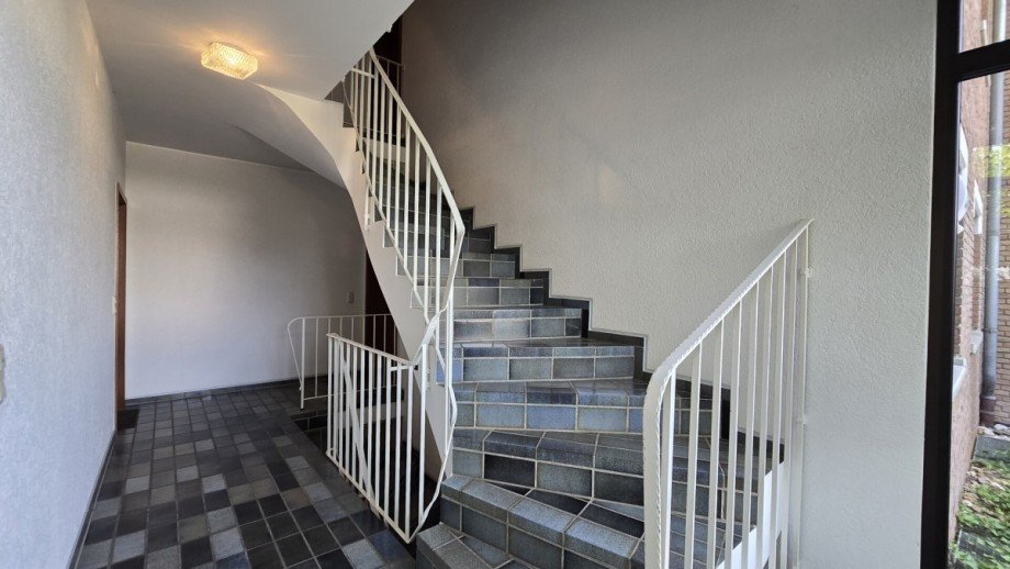 1 - Treppenhaus Mehrfamilienhaus M�nchengladbach / Gro�heide