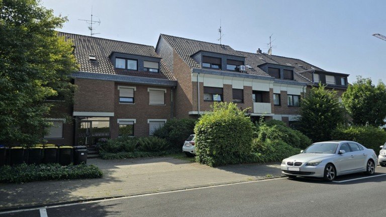 Frontansicht (Foto 1) M�nchengladbach / Gro�heide Mehrfamilienhaus VERKAUFT! - MG-Gro�heide - Zwei MFH mit 14 WE - im Wohnungseigentum aufgeteilt - im Paket zu erwerben!