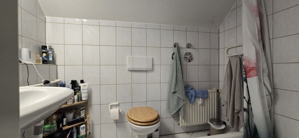 Bad DG links Mehrfamilienhaus M�nchengladbach / Eicken